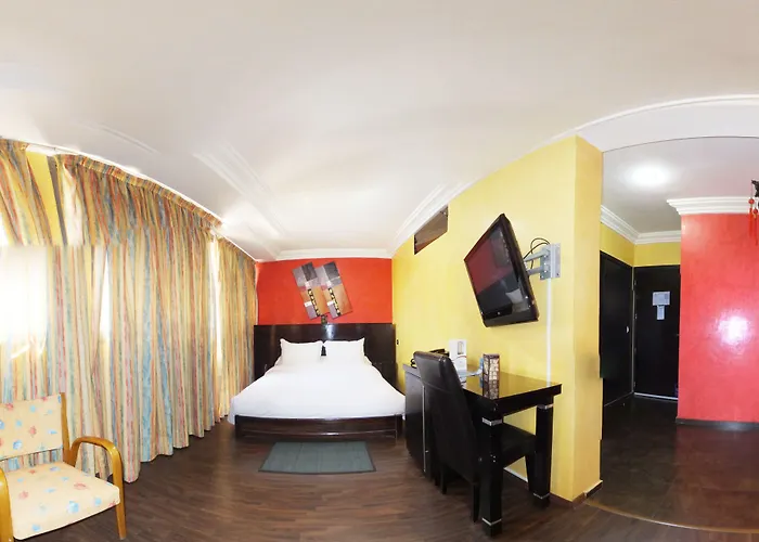 Hotel near College: Washington Hotel